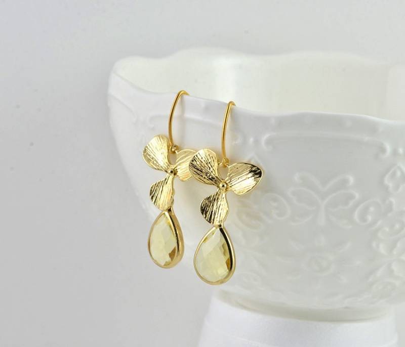 Gold Olivgrün Tropfen Ohrringe, Grünes Blatt Teardrop Blumen Brautjungfern Einfache Baumeln Hellgrüne Ohrringe Schmuck von InVogueDesignStudio