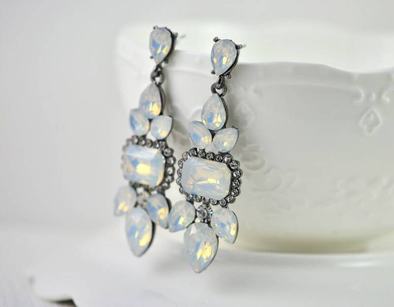 Weißer Opal Braut Ohrringe, Cluster Vintage Kristall Strass Hochzeit Brautjungfern Glastropfen Ohrringe Schmuck von InVogueDesignStudio
