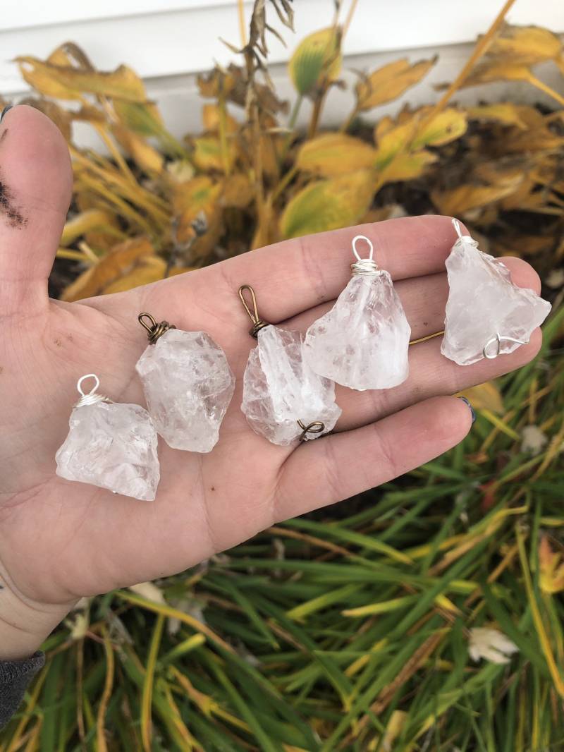 Rohen Kristall-Quarz-Draht Umwickelt Halskette/Edelsteinhalskette Crystal Heilung Anhänger Raw Quarzanhänger von InasCraftRoom