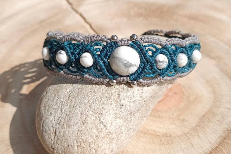 Magnesit Edelstein Makramee Armband Magnesit Edelstein Makramee Armband von InasKnuepfkiste