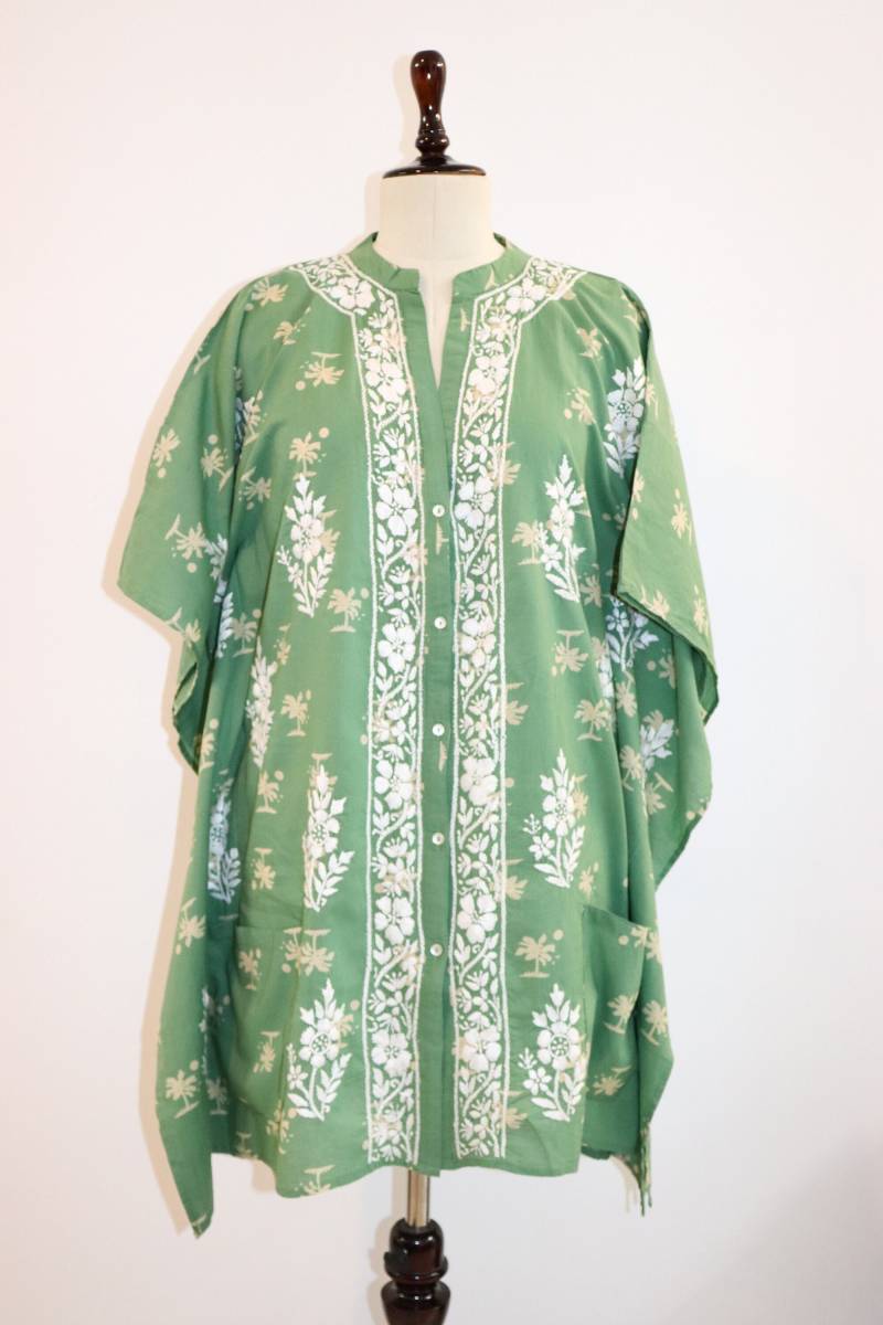 Kurzer Kaftan Aus Baumwolle Mit Kashvi Muster Kurzer Kaftan Aus Baumwolle Mit Kashvi Muster von InayaPoeticThreads