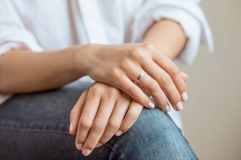 Hochzeitsring - Silber Frau Trauring Sanfte Berg Stil Oxidierte Gravur. Perfektes Valentinstagsgeschenk Für Sie von InbarAlezraki
