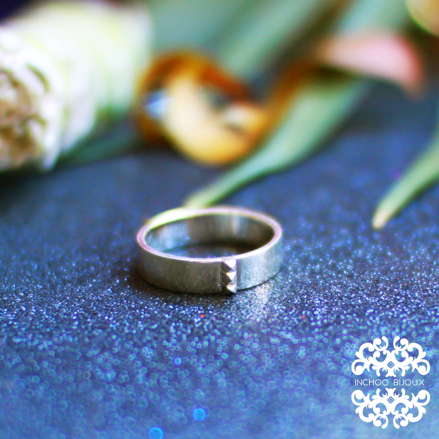 Herren Silber Ehering, Nieten Rocker Ring, Verlobungsring, Geschenk Für Mann, Freund, Goth, Spiky, Stud, Pyramide, Minimal von InchooBijoux