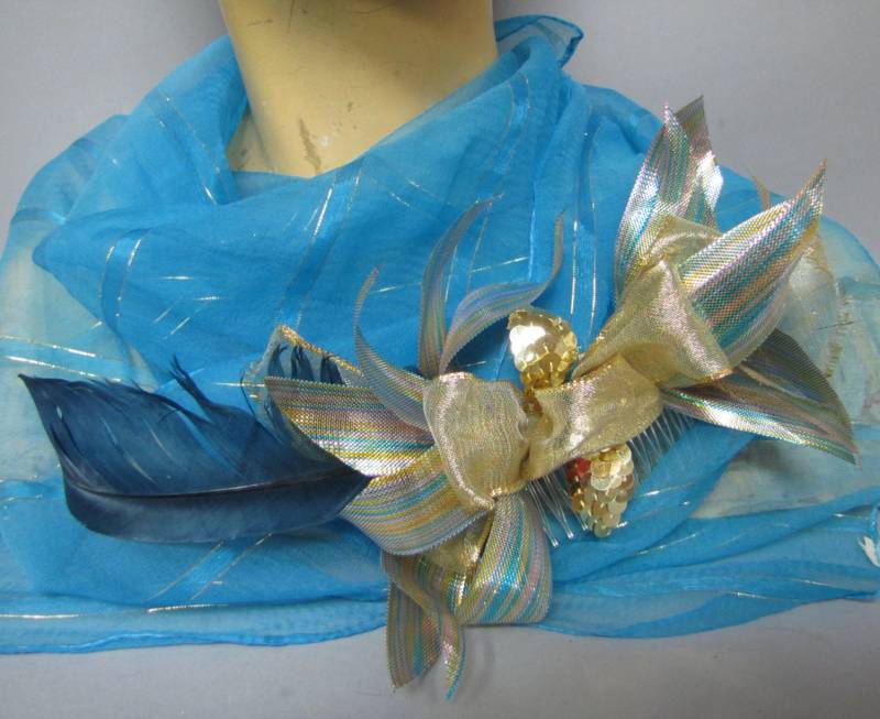 50Er Jahre Rockabilly Fascinator Haarkamm, Mit Aqua Feder & Satin Band von IncogneetoVintage
