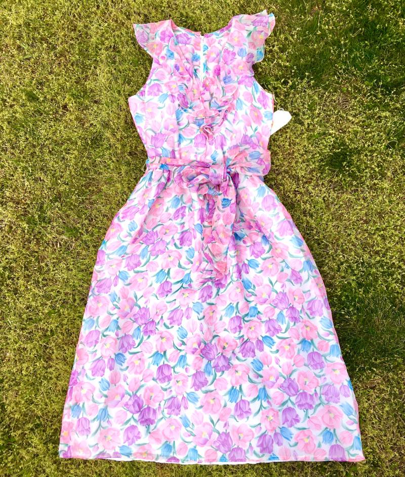 80Er Jahre Vintage Pink Floral Chiffon Kleid Mit Rüschen, Größe Klein Bis Mittel von IncogneetoVintage