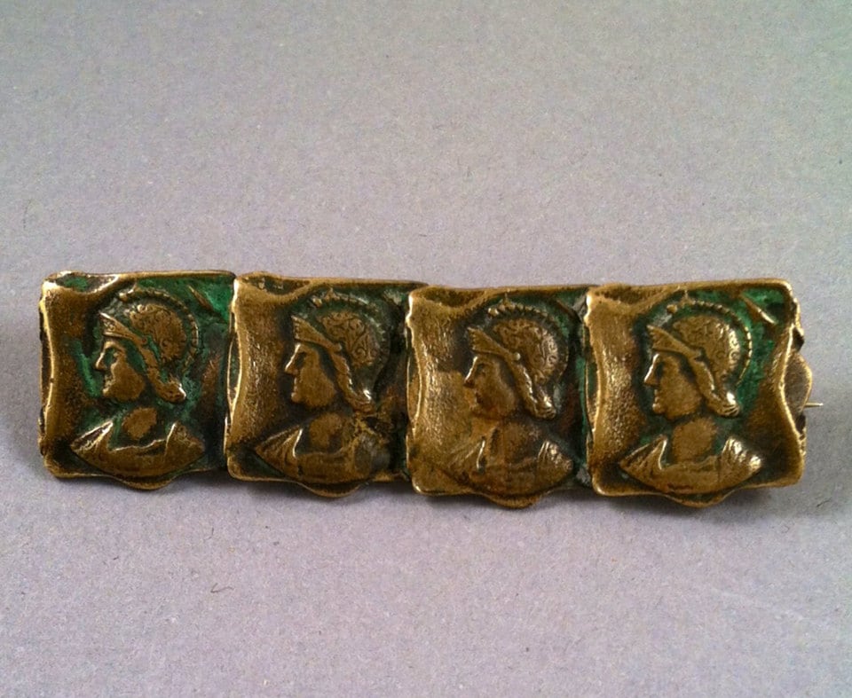 Antike Steampunk Stil Krieger Brosche, Frühe 1900 Messing Bar Pin von IncogneetoVintage