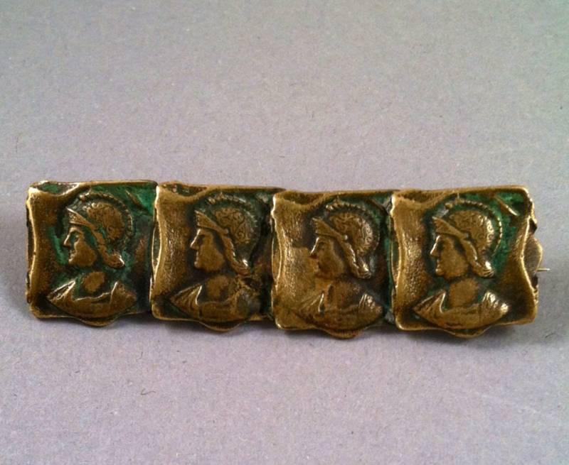Antike Steampunk Stil Krieger Brosche, Frühe 1900 Messing Bar Pin von IncogneetoVintage