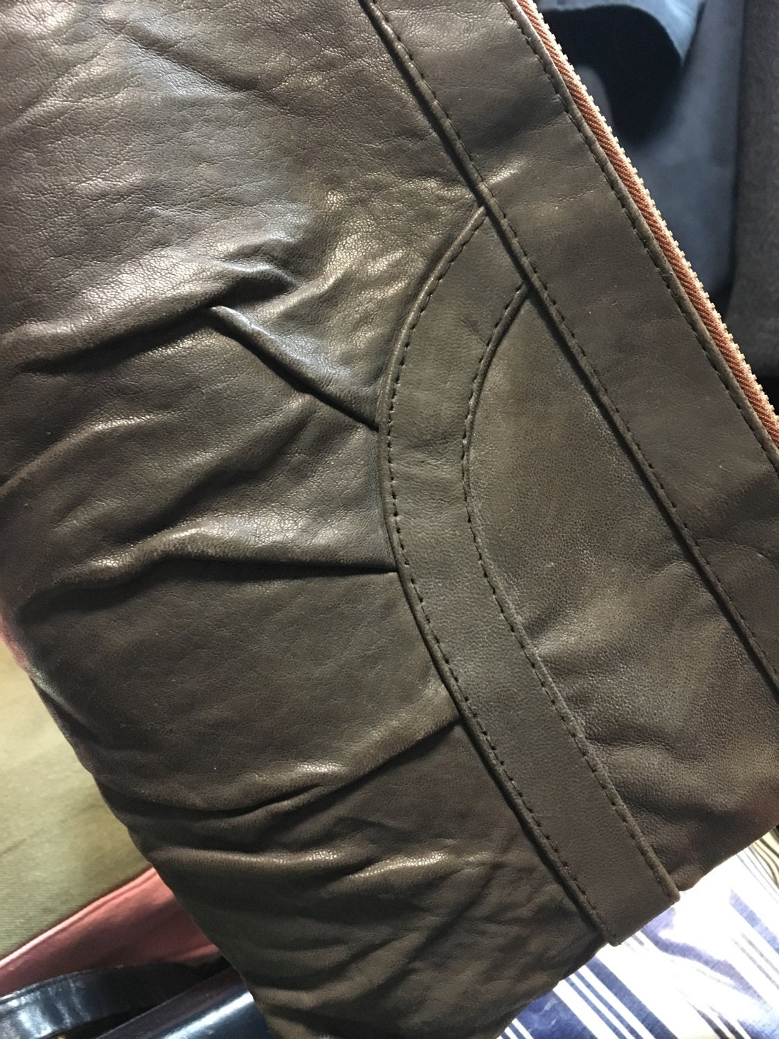 Armband Clutch Tasche, Vintage 1970 Leder Geldbörse, Distressed Braun Ledertasche Armband Clutch Tasche, Vintage 1970 Leder Geldbörse, Distressed Braun Ledertasche von IncogneetoVintage