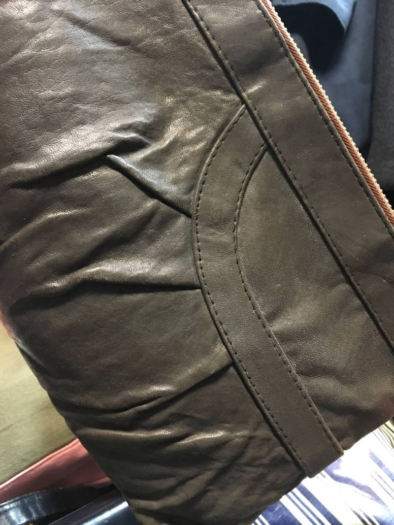 Armband Clutch Tasche, Vintage 1970 Leder Geldbörse, Distressed Braun Ledertasche von IncogneetoVintage