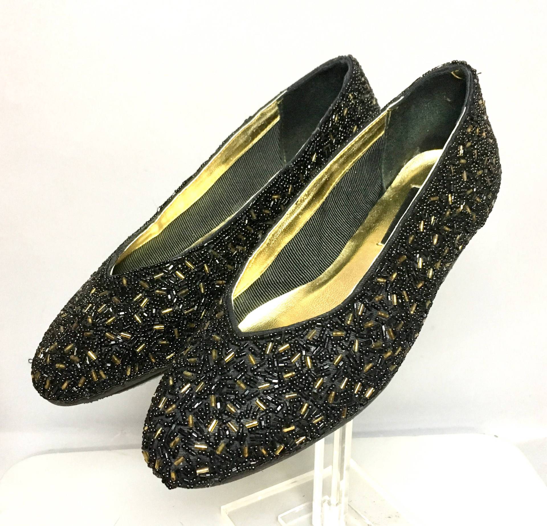 Deadstock Schwarz & Gold Perlen Ballerina Flats, Vintage 1980Er Schuhe, Gr. 6 von IncogneetoVintage