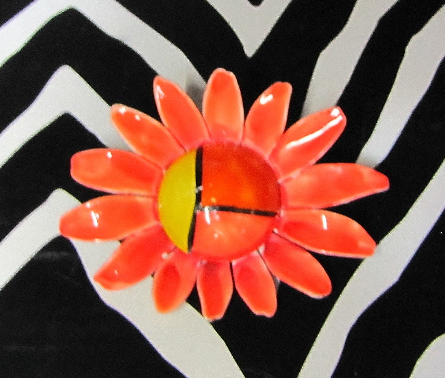 Floral Handbemalter Vintage 60Er 70Er Mod Hippie Style Flower Power Pin von IncogneetoVintage