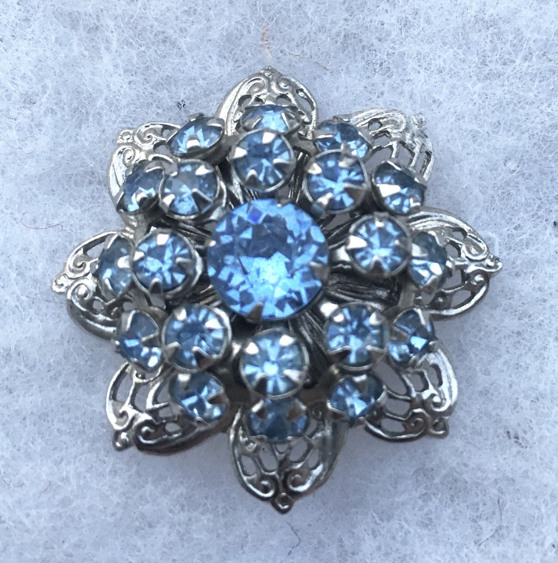 Jahrgang 1950 Demi Parure, Hellblau 50Er Jahre Rhinestone Pin Und Ohrringe Set von IncogneetoVintage
