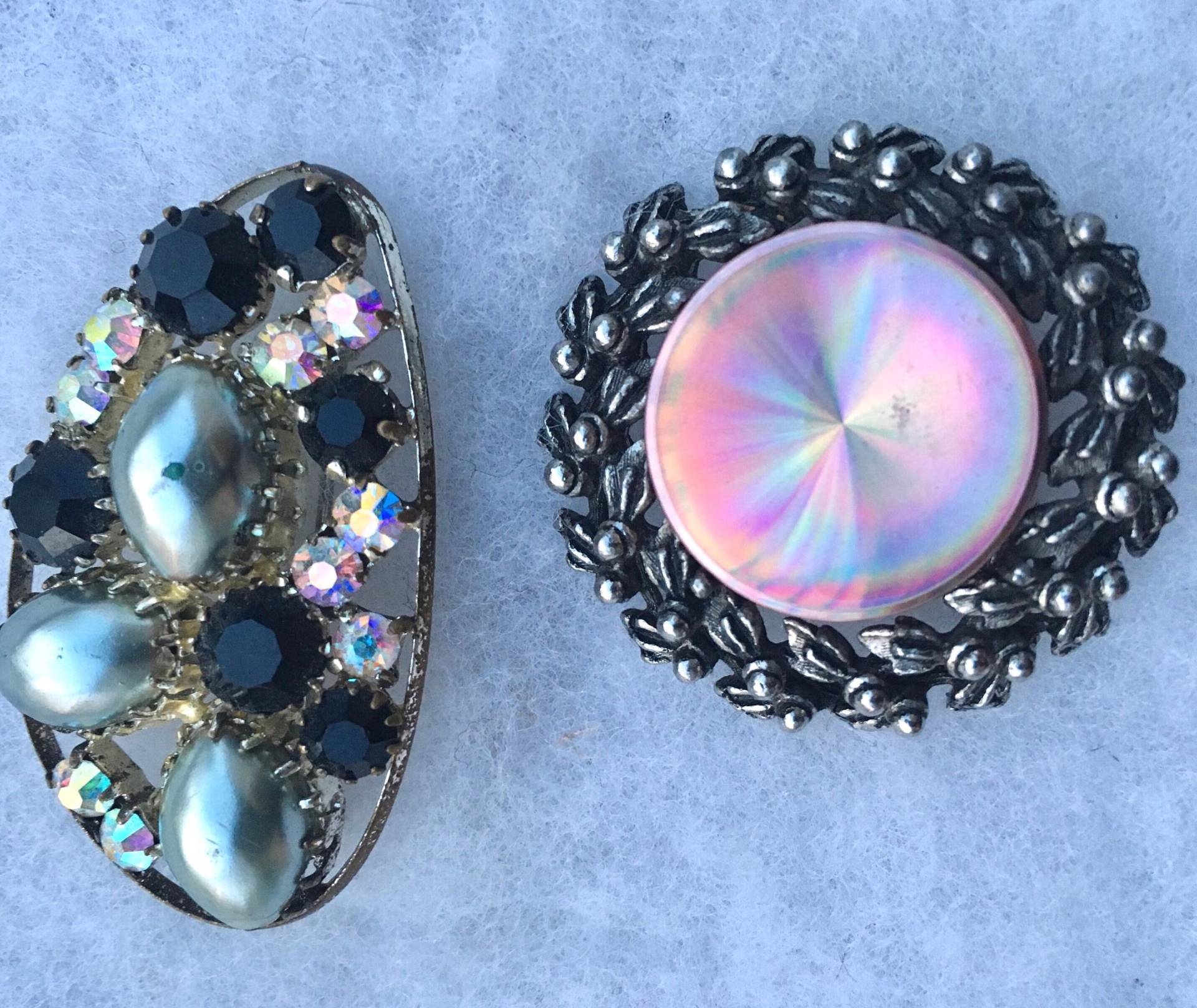 Lot Von 2 Vintage 1960 Pins, 60Er Jahre Pink Jewelarama/Grau & Schwarz Rhinestones Brosche von IncogneetoVintage