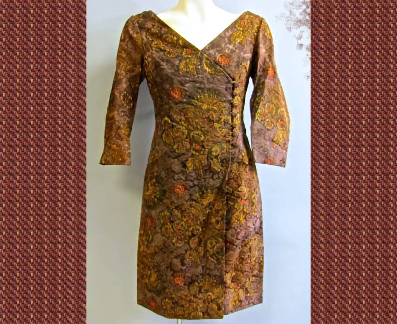 Maßgeschneiderte Vintage, 60Er Jahre Asian Stil Cocktail Partykleid, Große Brokat Stoff, Größe 6 von IncogneetoVintage