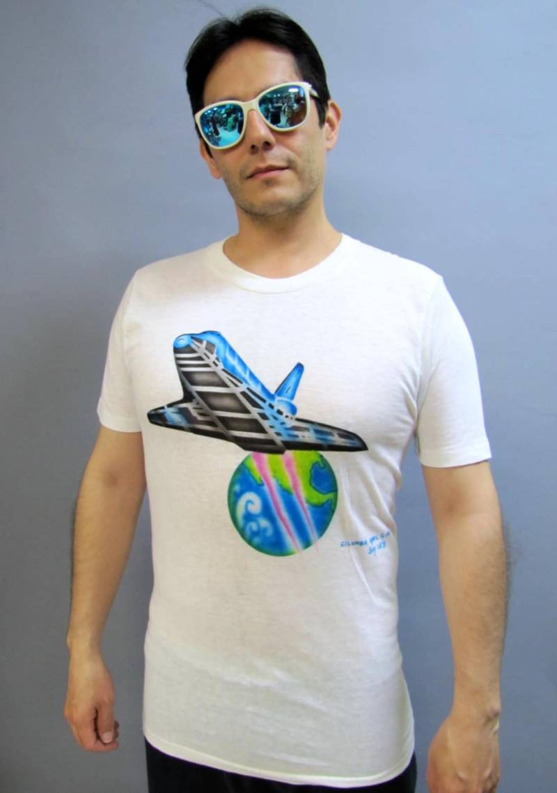 Seltene Signiert Air Gebürstet T-Shirt, Vintage 80Er Jahre Weiche Baumwolle T, Raum Shuttle Columbia Größe Medium von IncogneetoVintage