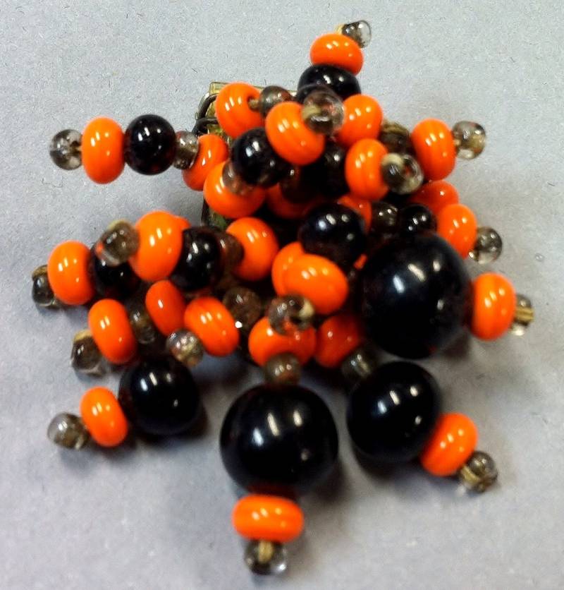 Unsignierte Miriam Haskell Designer, Glasperlen Dress Clip, Vintage 1940 Ww2 Brosche Pin von IncogneetoVintage