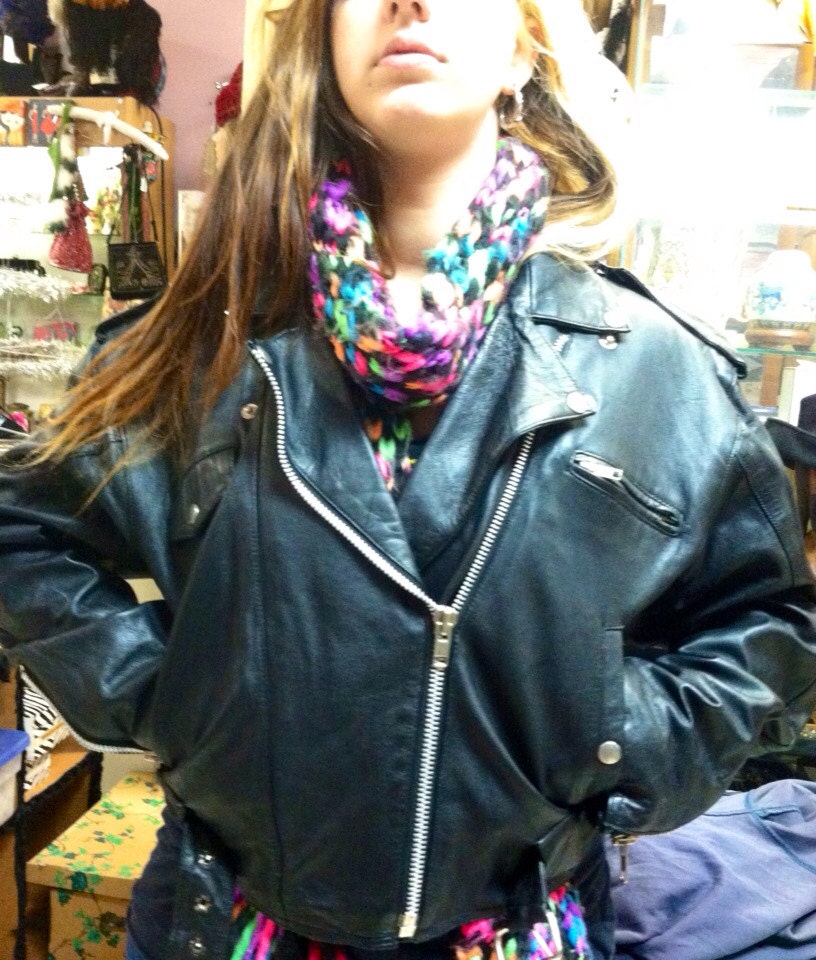 Vintage 1980Er Biker Leder, Herren Oder Damen, Echte Schwarze Leder-Motorradjacke, Größe 36-38 von IncogneetoVintage