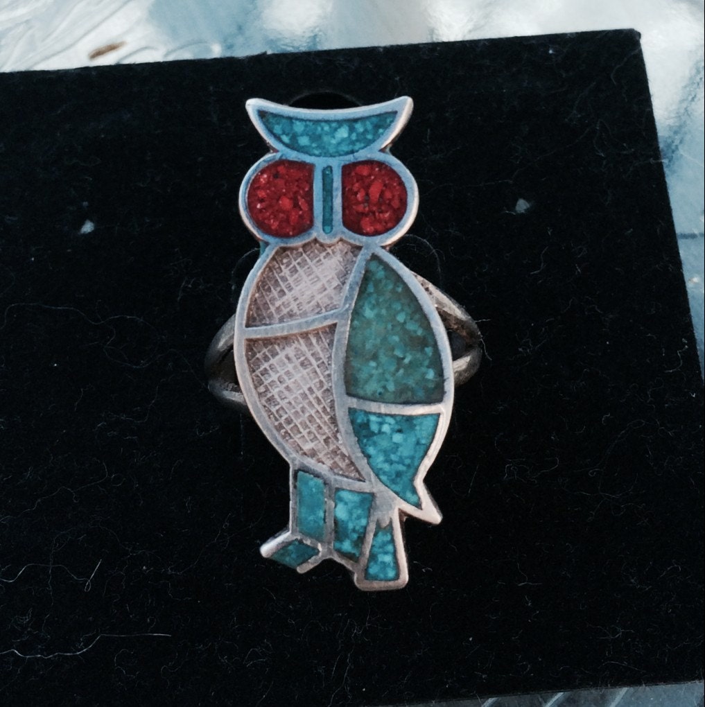 sterling Silber Vintage 1960/1970 Inlay Turquoise Und Koralle Owl Ring, Größe 5 von IncogneetoVintage