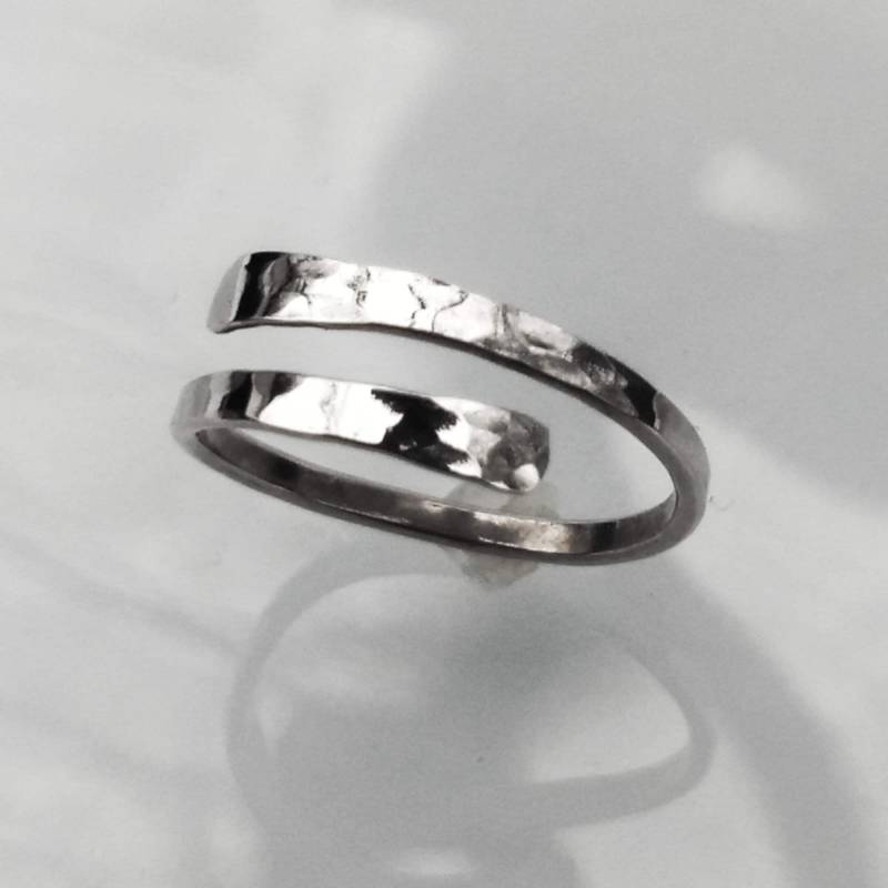 Zehenring Aus Sterlingsilber, Einstellbar Größe 3 - 4, Doppelband Kleiner Zehenring, Oberhalb Knöchel, Midi Ring Handgemachtes Gehämmertes Metall von IndiPendantsJewelry
