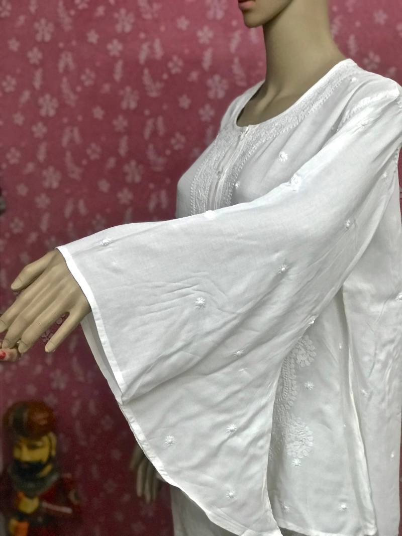 Weiß Bell-Sleeved Chikankari Hand Bestickt Kurze Baumwolle Spitze Vorne Knopf Handgewebte Für Frauen/Damen/Mädchen Plus Größe Auch von IndiaChikan