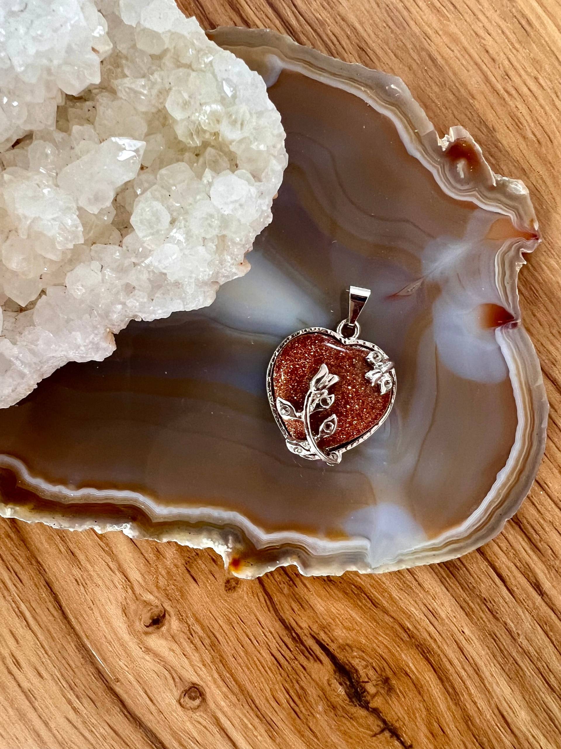 Goldfluss Anhänger Herz Mit Fassung | Edelstein Chakra Steine Schmuck Boho Hippie Kristall Für Damen von IndiaTownShop