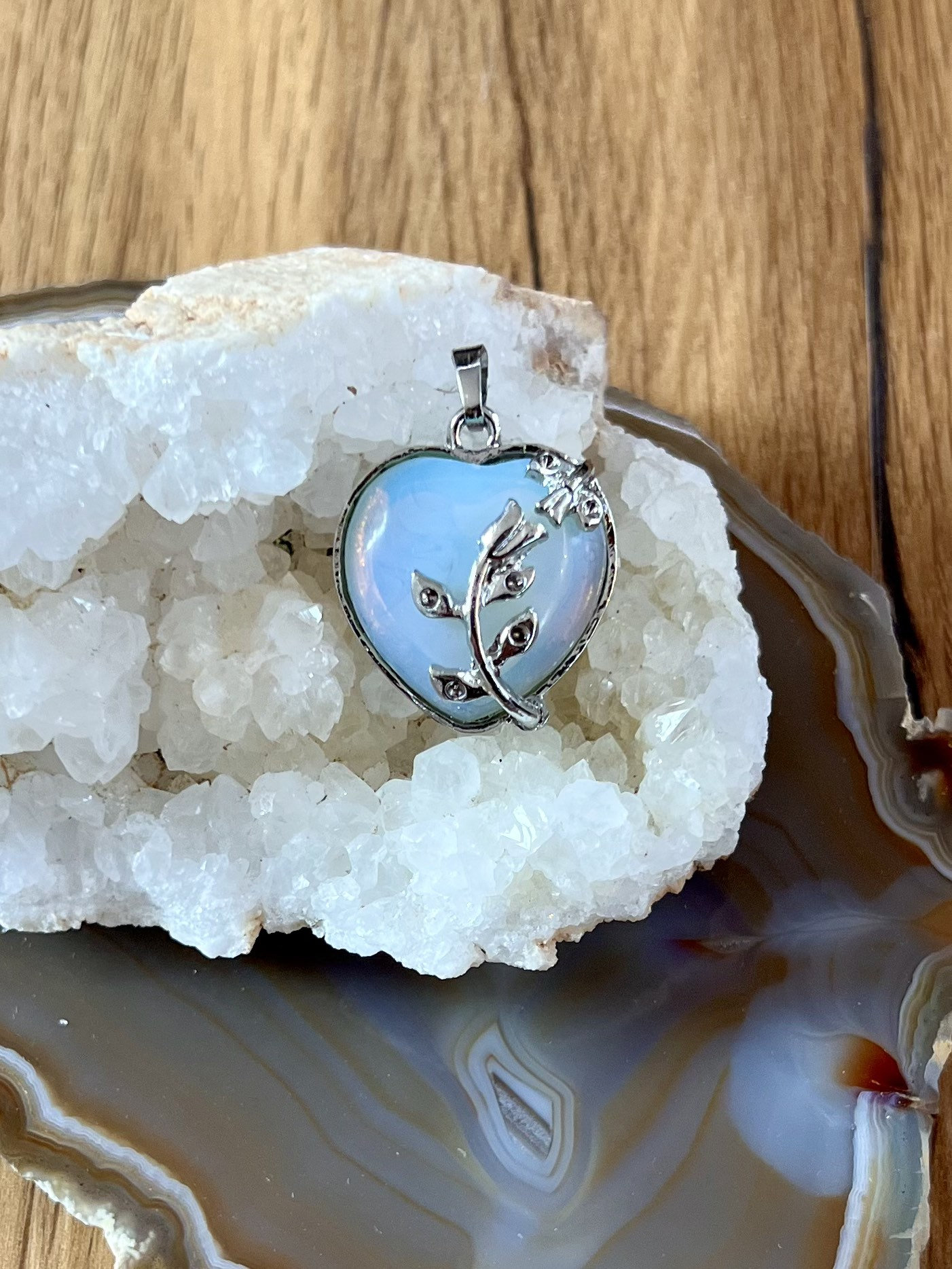 Opalith Anhänger Herz Mit Fassung | Kristall Synth. Opalit Stein Schmuck Boho Hippie Opalite Für Damen von IndiaTownShop