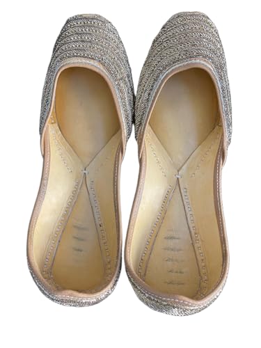 Indian Marketplace Damen Traditionelle silberbestickte Jutti-Flats, handgefertigt, Metallic-Fischgrätenmuster, Schwarz und gold, 39.5 EU von Indian Marketplace