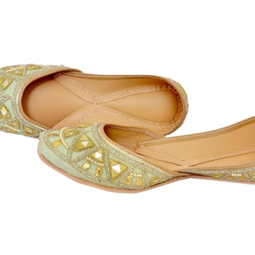 Indian Marketplace Traditionelle handgefertigte Damen-Jutti-Flats, Mintgrün mit Goldstickerei, Perlenverzierungen, Schwarz und gold, 37.5 EU von Indian Marketplace