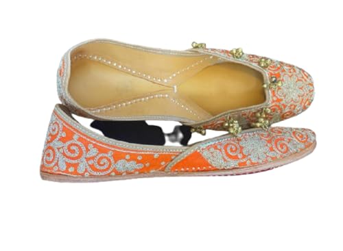 Traditionelle indische bestickte Juttis, Orange und Gold, handgefertigte flache Schuhe mit dekorativem Muster, Schwarz und gold, 37.5 EU von Indian Marketplace