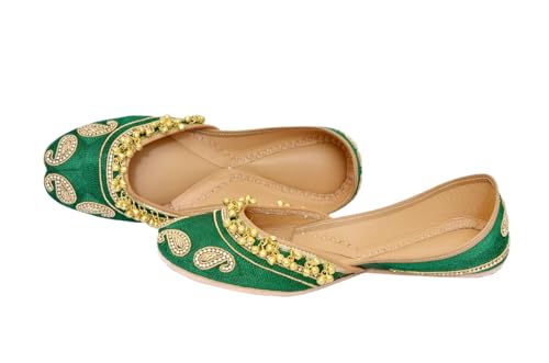 Traditionelle indische ethnische Juttis, handgefertigte Damen-Ballerinas aus grünem Samt mit goldenen Verzierungen, Schwarz und gold, 37.5 EU von Indian Marketplace