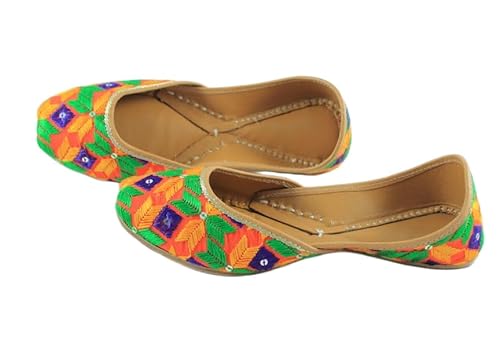 Traditionelle indische handgefertigte Juttis, mehrfarbig bestickte flache Schuhe, ethnischer Mojari-Ballett, Schwarz und gold, 39.5 EU von Indian Marketplace
