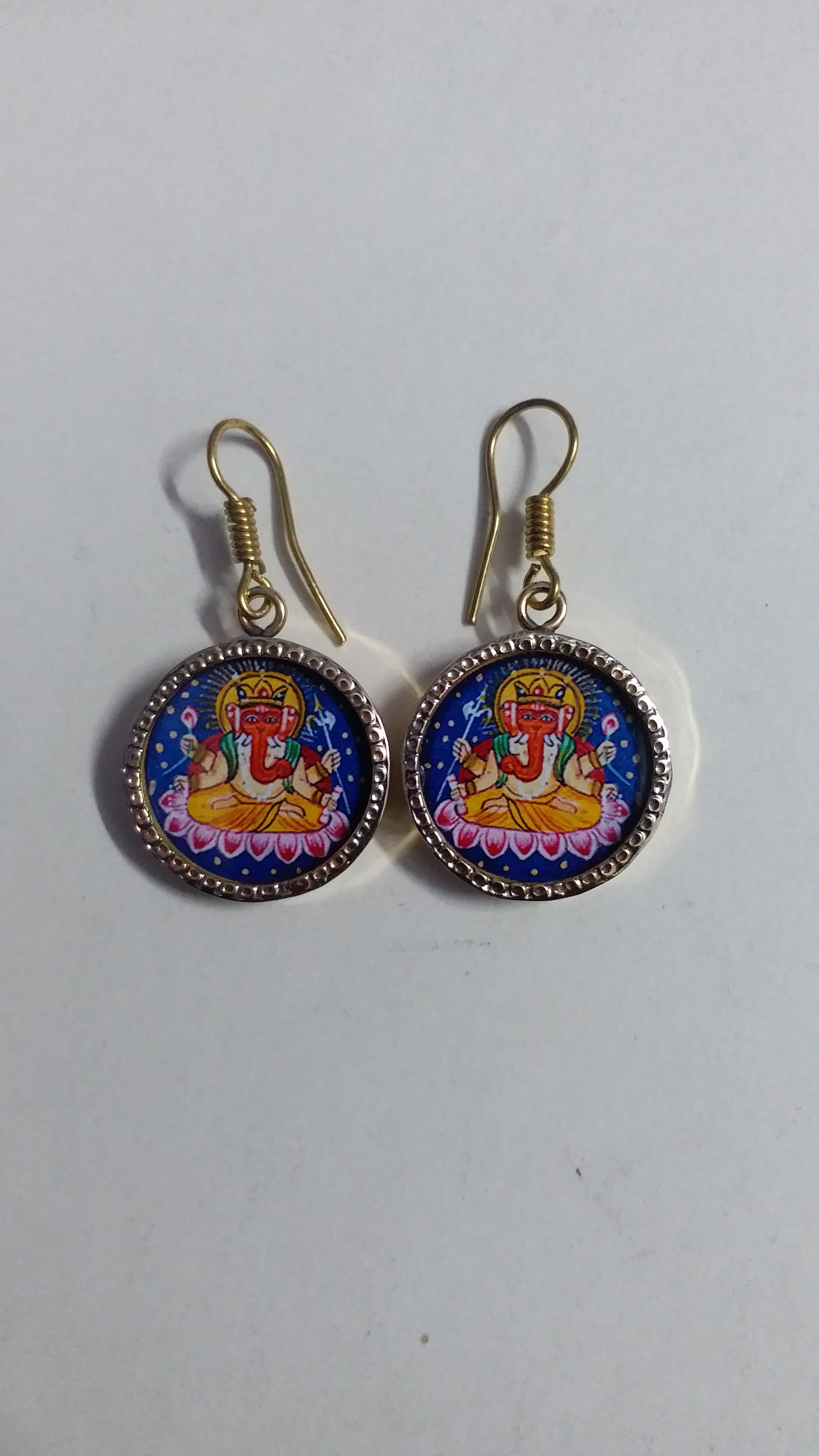 Handgemachte Ganesha Hoop Ohrringe Gelber Messing Hindu Schmuck Handgemachte Ganesha Hoop Ohrringe Gelber Messing Hindu Schmuck von IndianArtJwellery