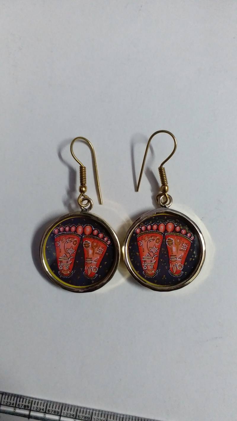 Handgemachte Laxmi Feet Creolen Gelber Messing Hindu Göttin Schmuck Handgemachte Laxmi Feet Creolen Gelber Messing Hindu Göttin Schmuck von IndianArtJwellery