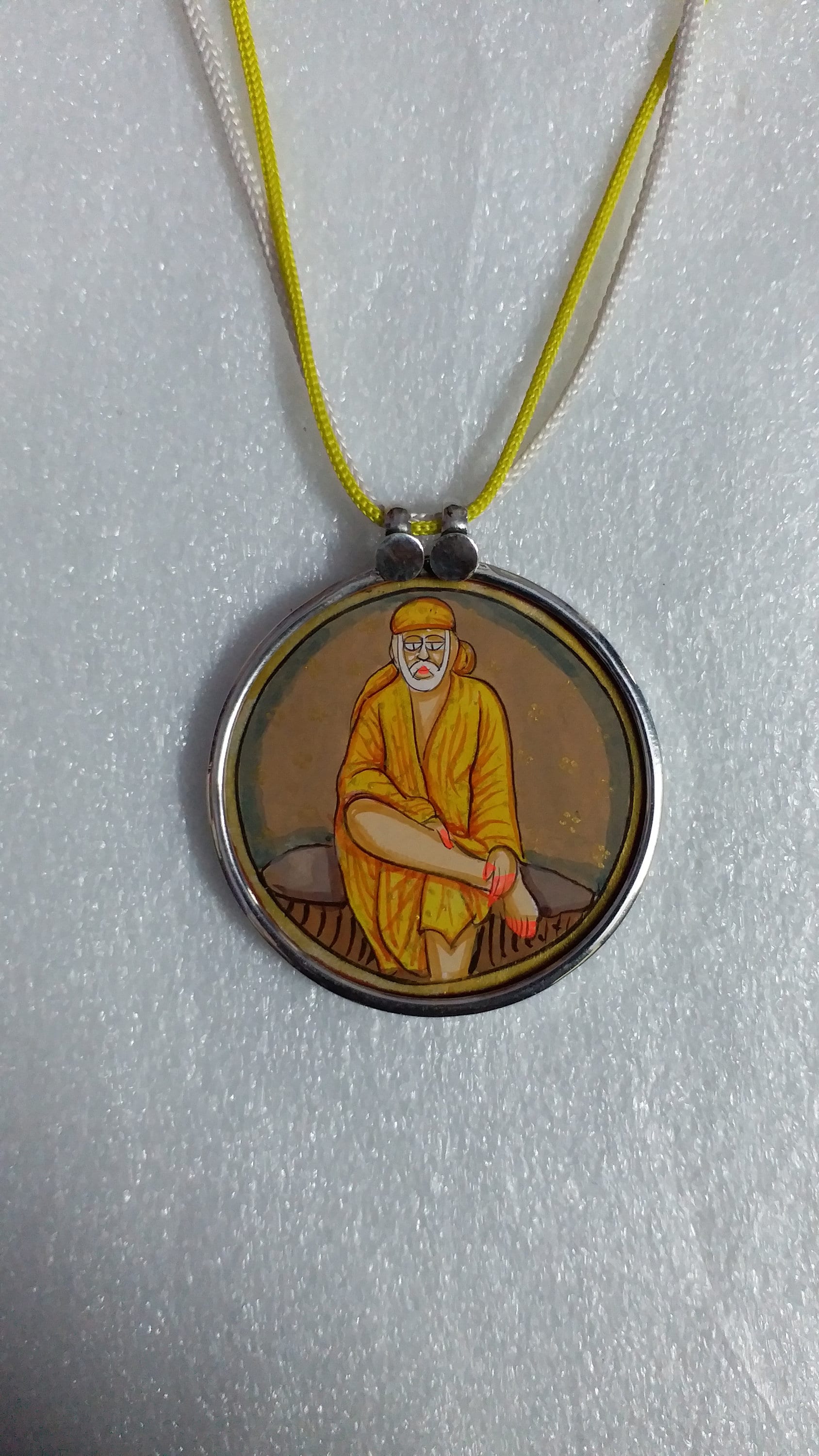 Handgemachte Shirdi Sai Baba Anhänger Halskette Miniaturmalerei, Sterlingsilber von IndianArtJwellery