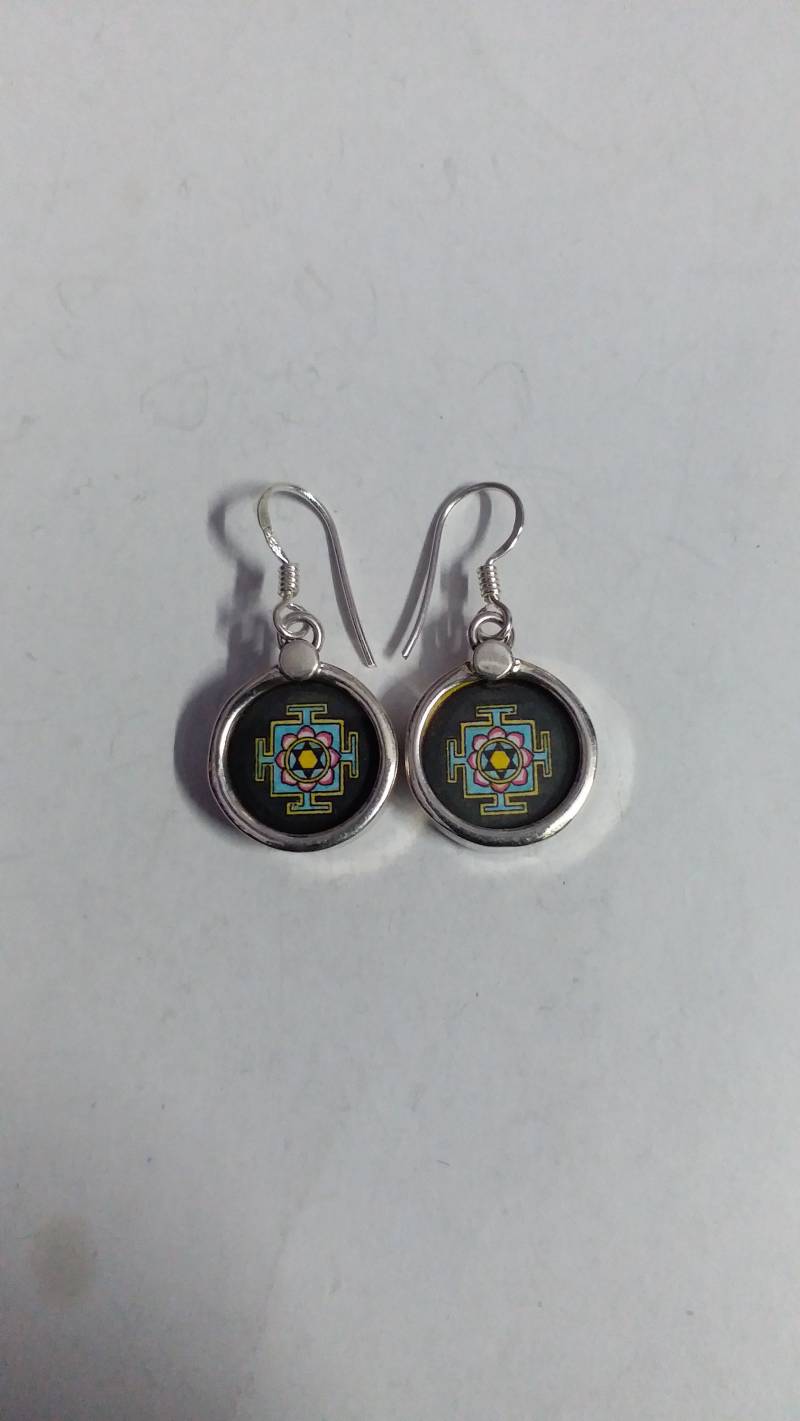 Handgemachte Sterling Silber Durga Yantra Ohrringe Hindu Göttin Schmuck Handgemachte Sterling Silber Durga Yantra Ohrringe Hindu Göttin Schmuck von IndianArtJwellery