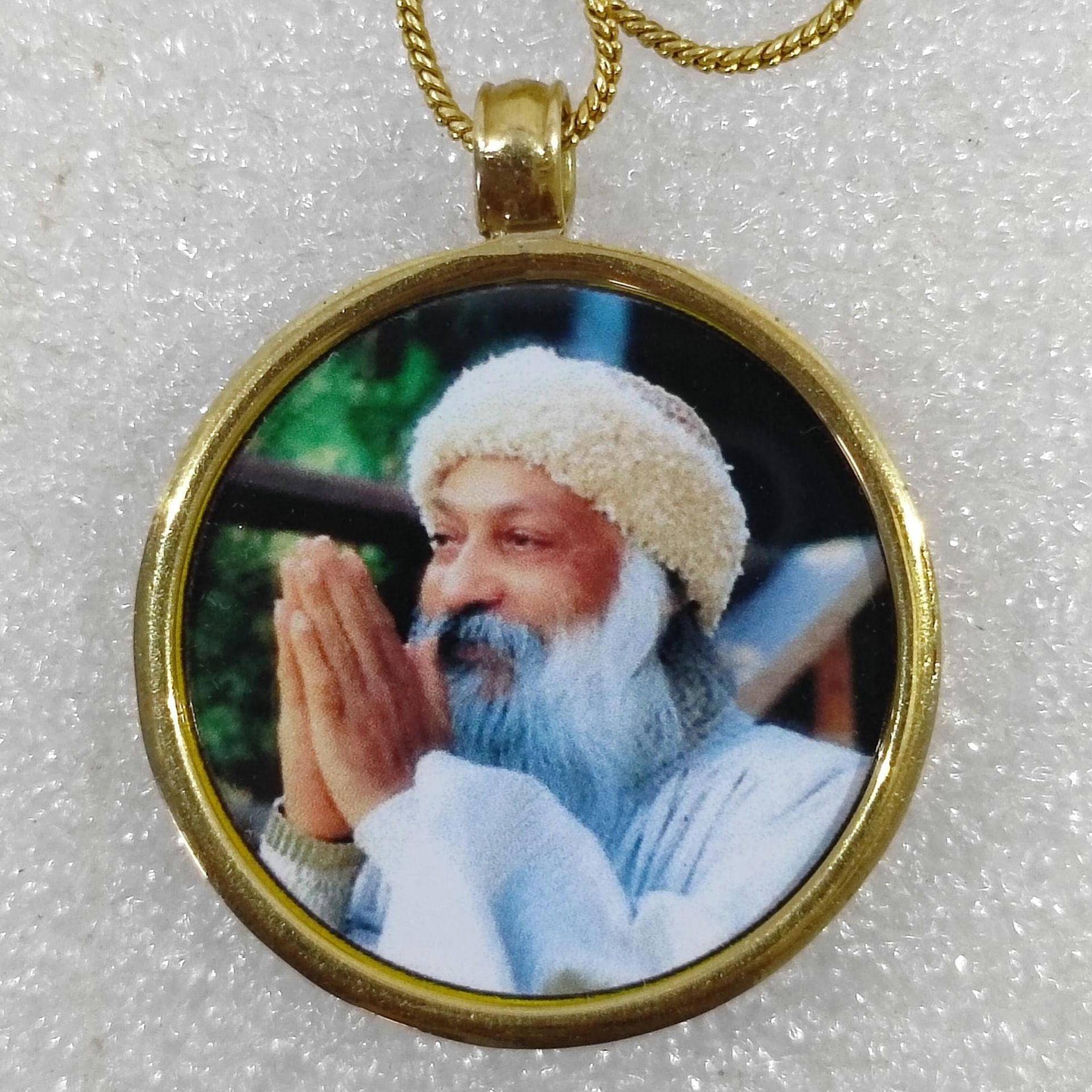 Handgemachter Osho Foto Anhänger Gelbe Messing Yoga Guru Halskette von IndianArtJwellery