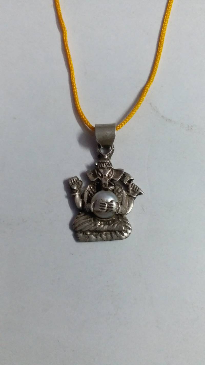 Handgemachter Sterling Silber Ganesha Anhänger Mit Perle Handgemachter Sterling Silber Ganesha Anhänger Mit Perle von IndianArtJwellery