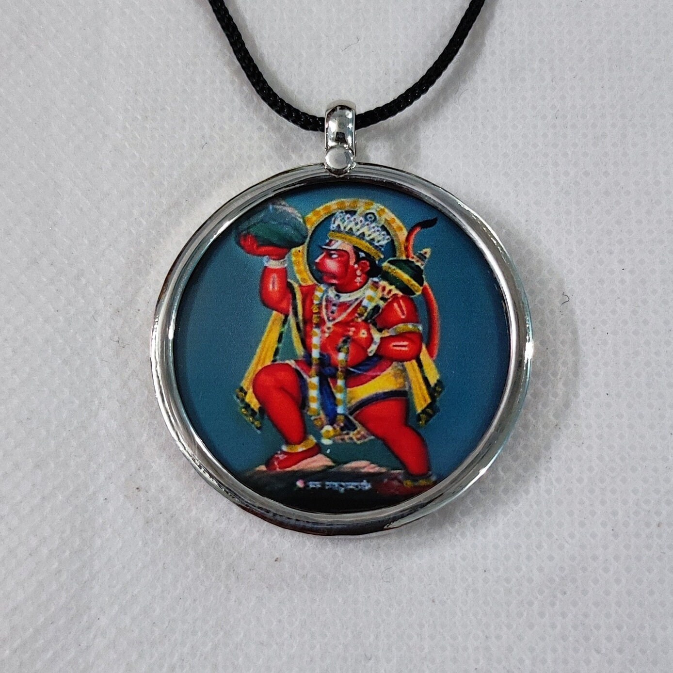 Handgemachtes 92.5-sterlingsilber-Hindu-Gottheits-Pulver-Voller Gott Veer Hanuman Ji Religiöser Fotodruck-Glas Gerahmter Anhänger Mit Farbschnur von IndianArtJwellery