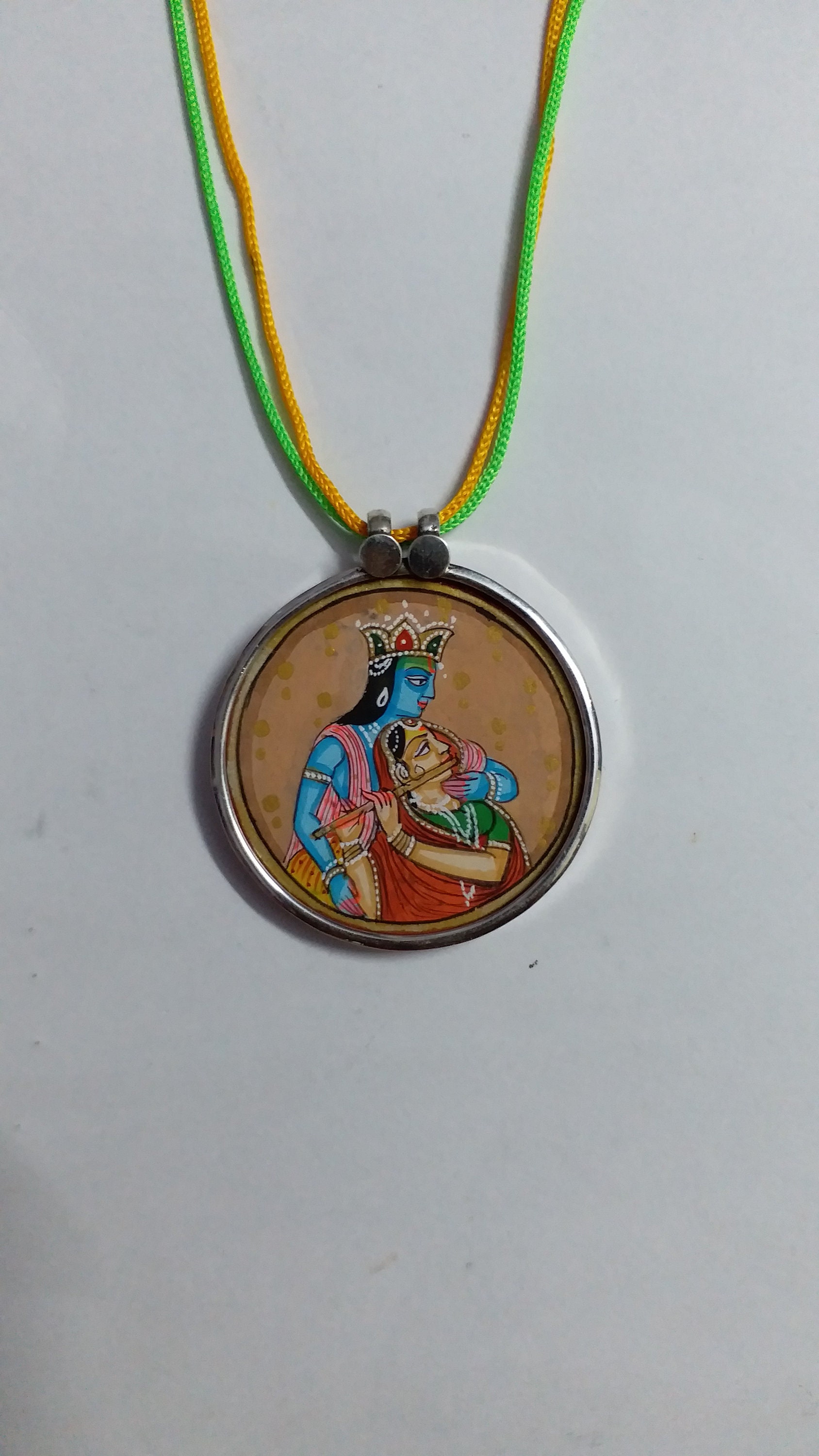Radha Krishna Anhänger Sterling Silber Miniatur Gemälde Radha Krishna Anhänger Sterling Silber Miniatur Gemälde von IndianArtJwellery