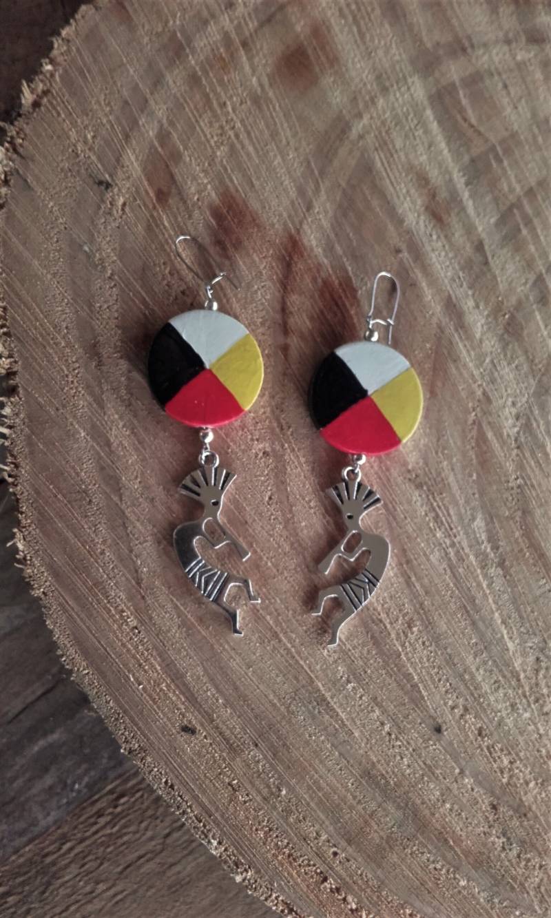 Kokopelli 4-Farben-Medizinrad-Ohrring - Ref Bo 1 Mw6 Kokopelli 4-Farben-Medizinrad-Ohrring - Ref Bo 1 Mw6 von IndianHeritageArts