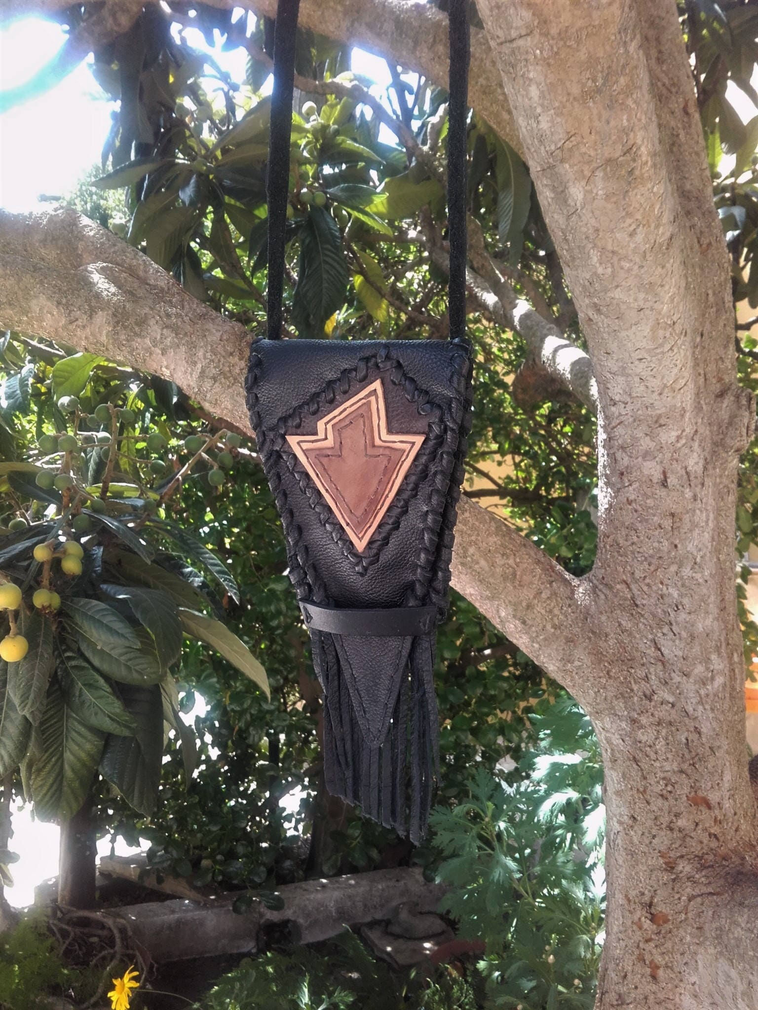 Medizintasche Aus Schwarzem Leder, Pfeilspitzenmuster, 3 Lagen Handgenähtes Braunes Leder - Ref Mbw 4 Medizintasche Aus Schwarzem Leder, Pfeilspitzenmuster, 3 Lagen Handgenähtes Braunes Leder - Ref Mbw 4 von IndianHeritageArts