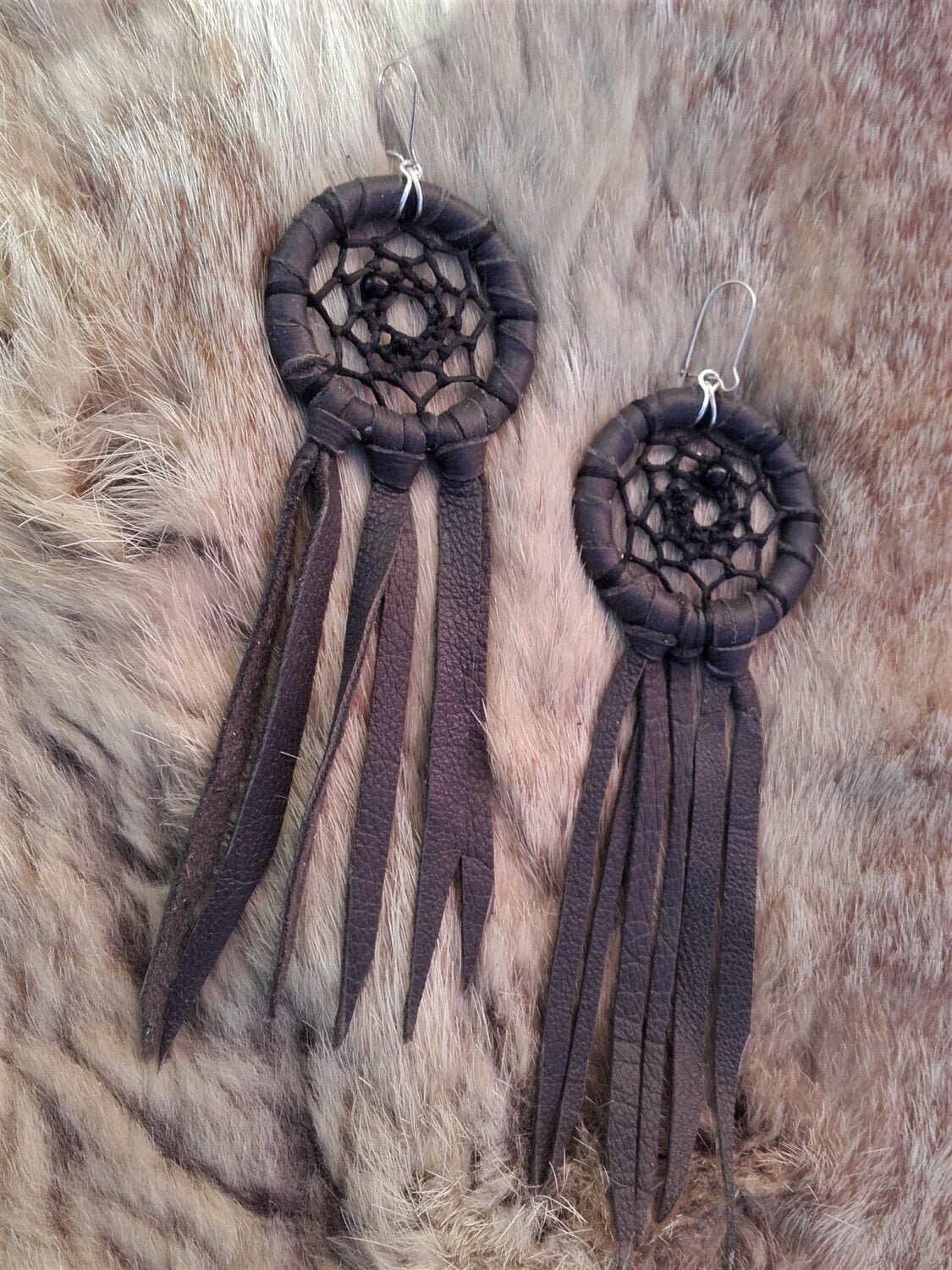 Traumfänger Leder-Ohrringe Grau-Ref Bo 24 Dc Traumfänger Leder-Ohrringe Grau-Ref Bo 24 Dc von IndianHeritageArts