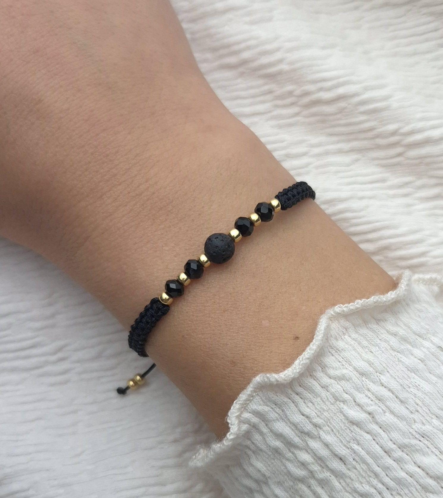 Makramee Armband Mit Lavastein, Glasschliffperlen & Goldenen Akzenten | Handgemachtes Damen Herren Verstellbarer Schmuck Boho von IndianaRoseGold