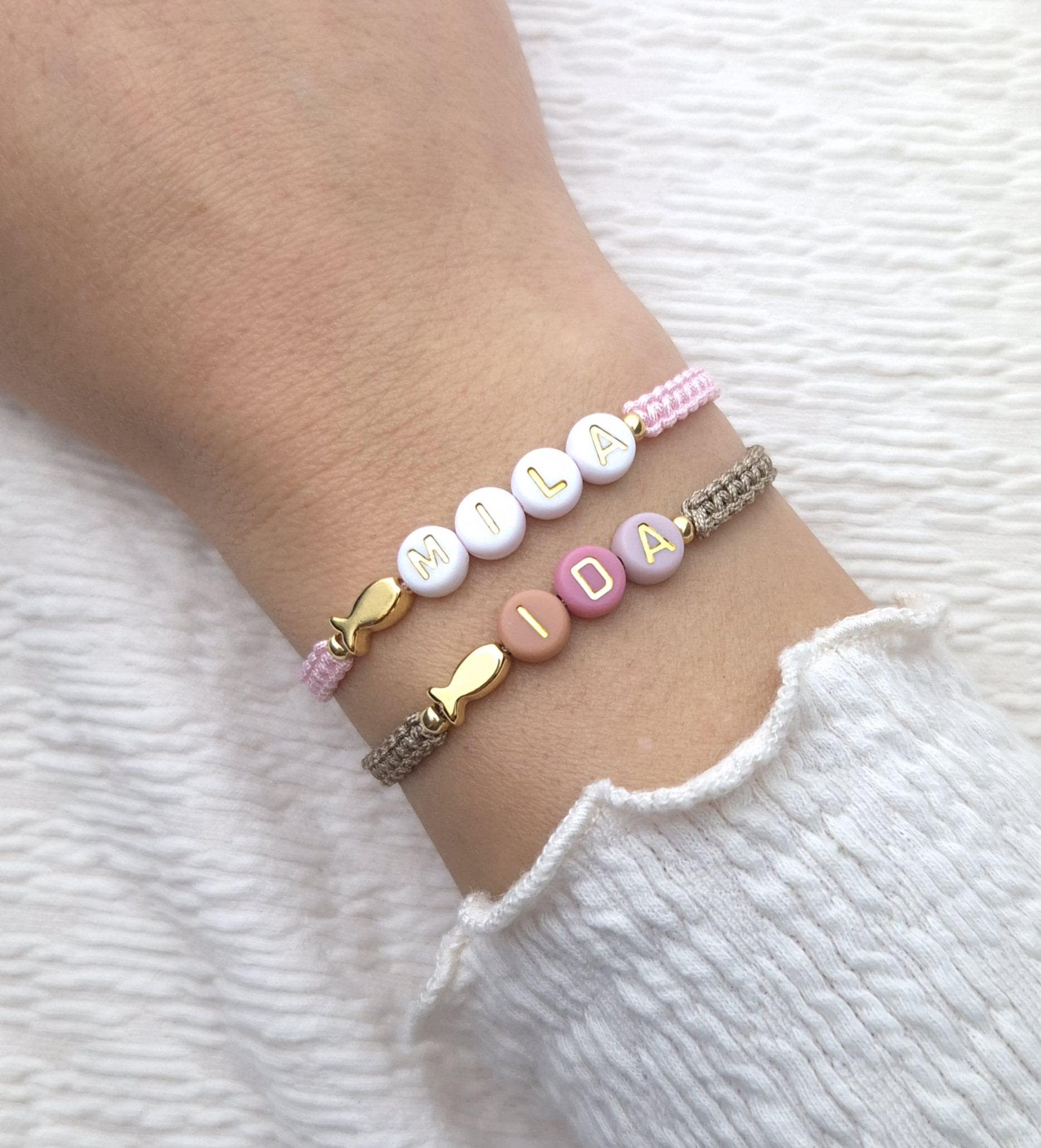 Personalisiertes Makramee Armband - Geschenk Zur Konfirmation, Kommunion Oder Taufe Namensarmband Mit Fisch, Boho Schmuck Kinder & Damen Personalisiertes Makramee Armband - Geschenk Zur Konfirmation, Kommunion Oder Taufe Namensarmband Mit Fisch, Boho Schmuck Kinder & Damen von IndianaRoseGold