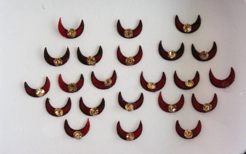 Halbmond Bindis Braune Samt Stirnsticker Mit Gold Strass von IndianartstoreShop