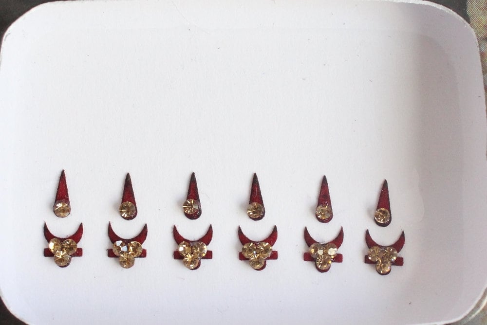 Moon & Tilak Bindis Braune Samt Stirnsticker Mit Strasssteinen von IndianartstoreShop