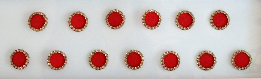 Roten Samt Bindis Mit Gold Stein Umrandung Bollywood Face Jewels von IndianartstoreShop