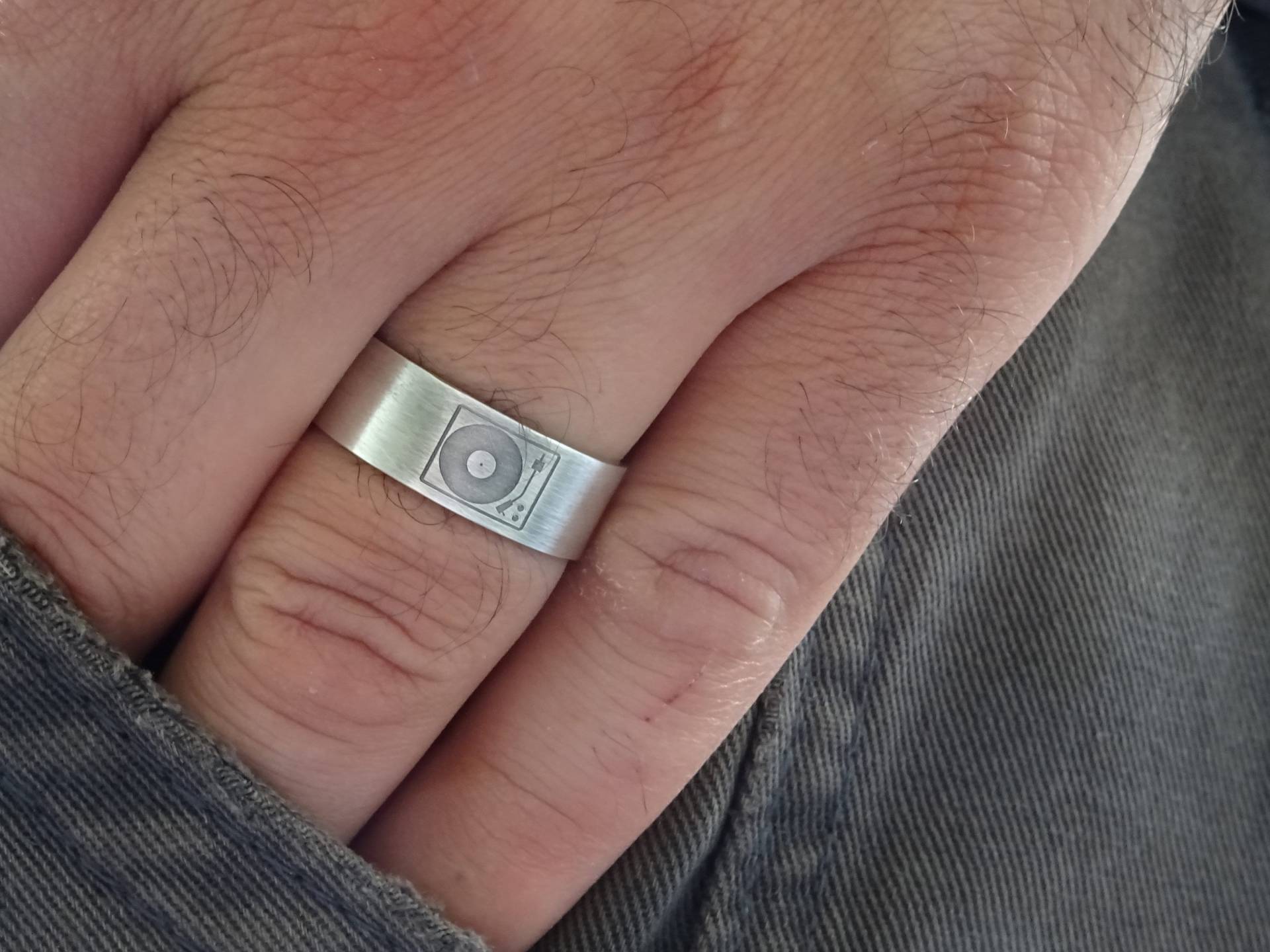 Breiter Sterling Silber Ring, Rustikaler Herren Grober Zusagen Ring Für Ihn, Unisex Gravierter Schlichter von IndiejewelsShop