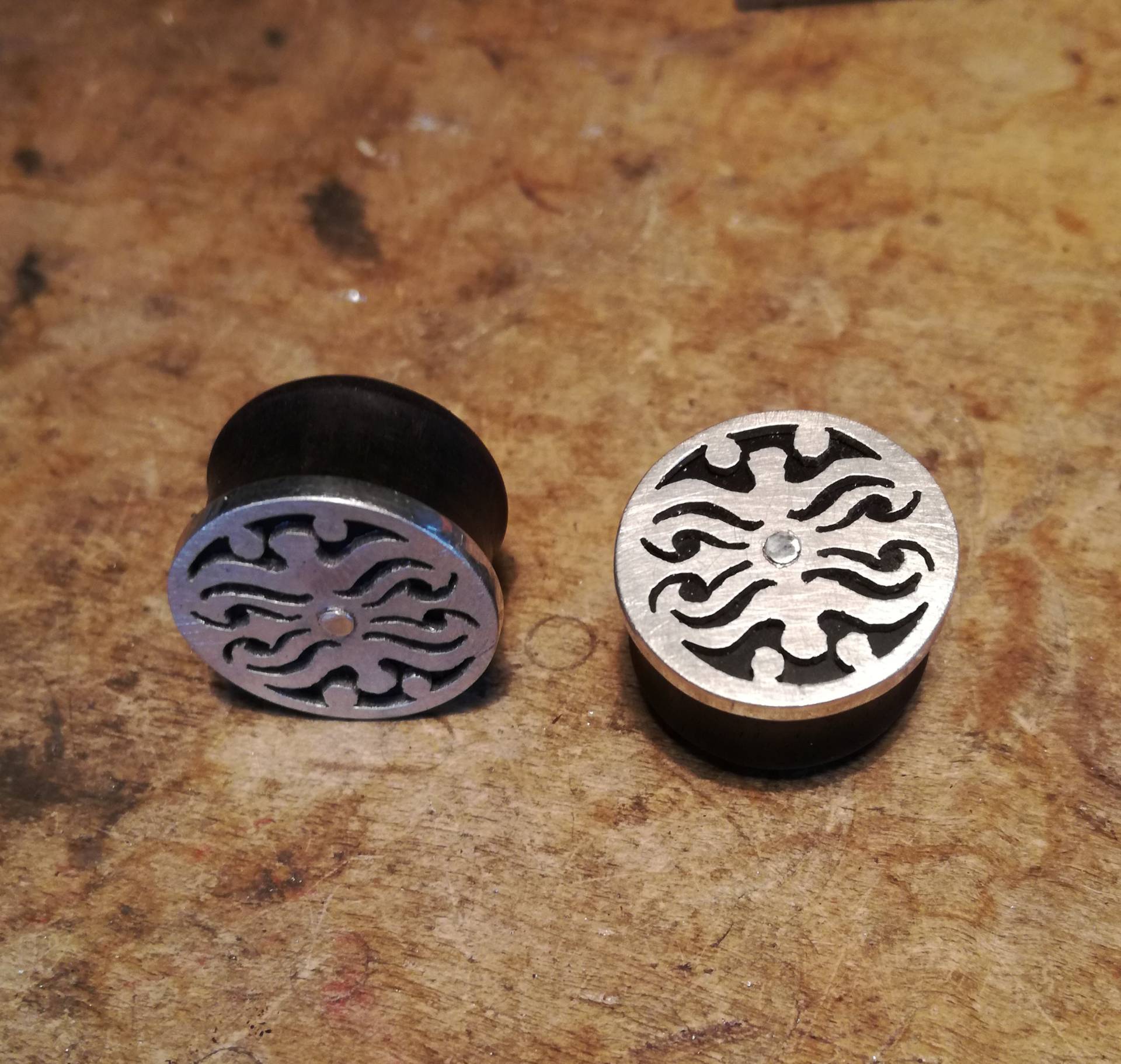 Earplug Durchmesser Innen 16, 5 Außen 17, 5mm Hinten, 18, 2 Vorne Ebenholz Und 925 Silber Vernietet von Indieyou