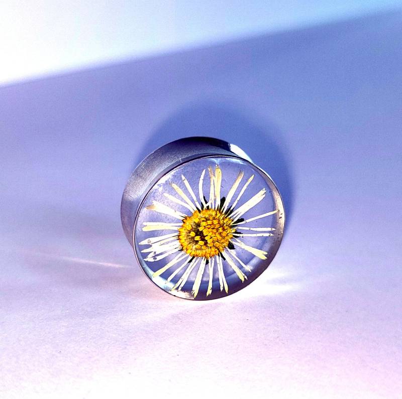 Flesh-Tunnel, Ohrtunnel Aus 935 Silber, Getrockneter Blüte Und Resin von Indieyou